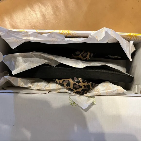 Yellow Box Women's Black Leopard Strap Flip Flop Sandals KINSLEY STYLE SIZE 11 - Picture 5 of 5